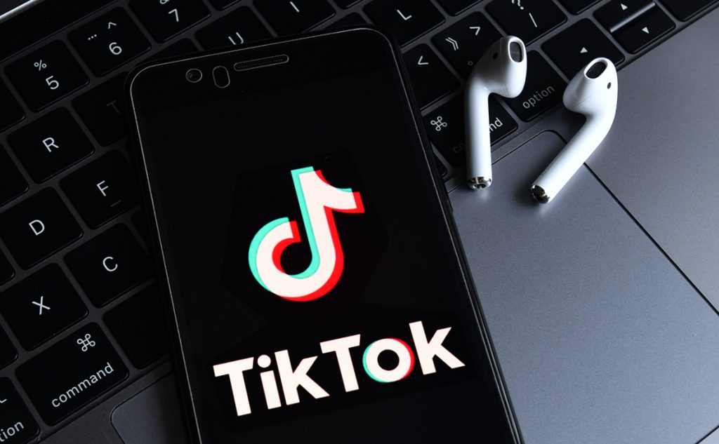 How to Make TikTok Full Screen on Laptop