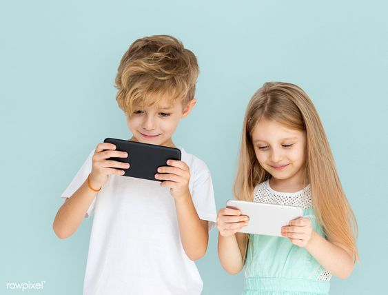 At What Age Should You Consider Getting Your Kids a Phone?