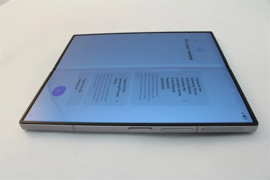 Samsung Galaxy Z Fold6 - Phones With Under Display Cameras